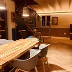 Charming Attic With Balcony & Swimming Pool Apartmán *