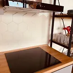 Charming Attic With Balcony & Swimming Pool Apartmán