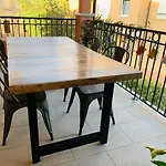 Apartmán Charming Attic With Balcony & Swimming Pool Desenzano del Garda