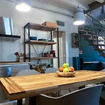 Charming Attic With Balcony & Swimming Pool Apartmán