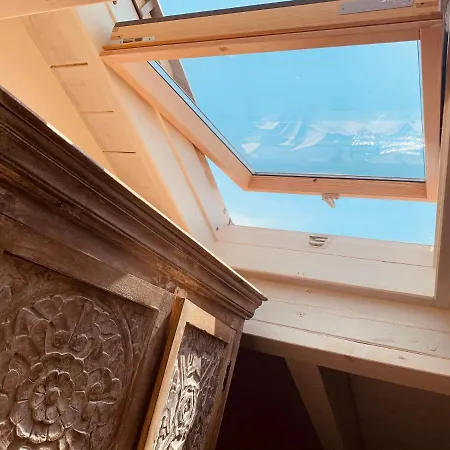 アパート Charming Attic With Balcony & Swimming Pool *