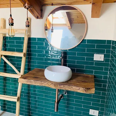 アパート Charming Attic With Balcony & Swimming Pool