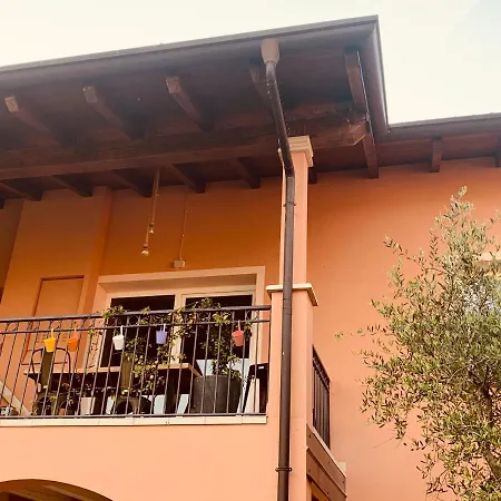 Apartamento Charming Attic With Balcony & Swimming Pool Desenzano del Garda