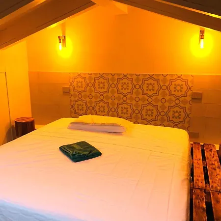 Charming Attic With Balcony & Swimming Pool Apartamento Desenzano del Garda